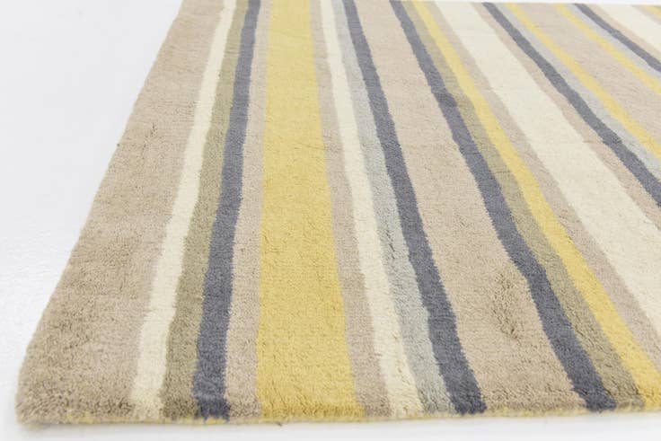 Detail image of 4' x 5' 8 Luna Wool Rug