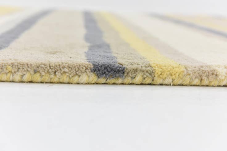Detail image of 4' x 5' 8 Luna Wool Rug