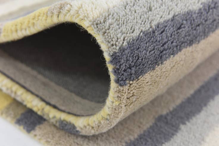 Detail image of 4' x 5' 8 Luna Wool Rug