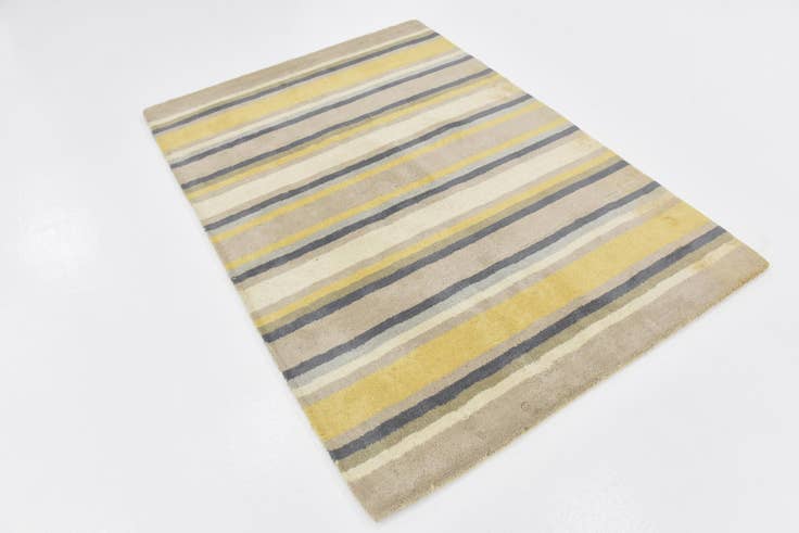 Detail image of 4' x 5' 8 Luna Wool Rug