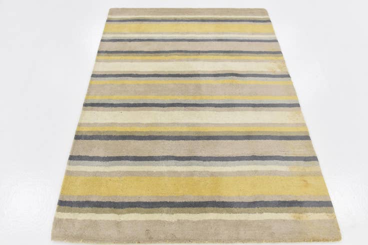 Detail image of 4' x 5' 8 Luna Wool Rug