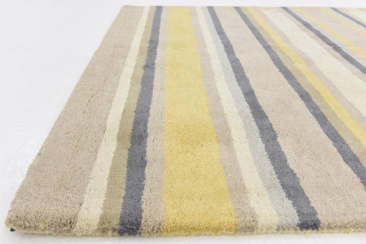 Detail image of 4' x 5' 8 Luna Wool Rug