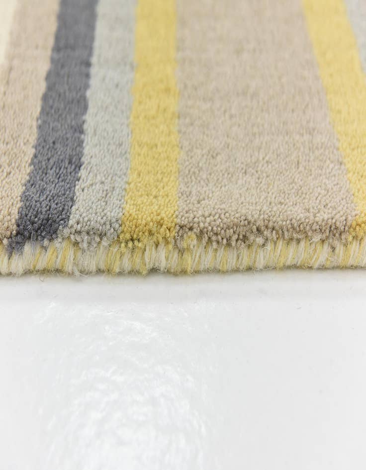 Detail image of 4' x 5' 8 Luna Wool Rug