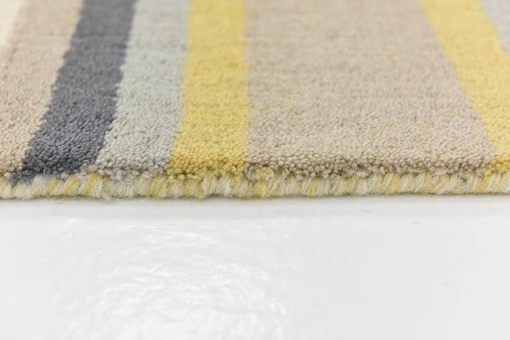 Detail image of 4' x 5' 8 Luna Wool Rug