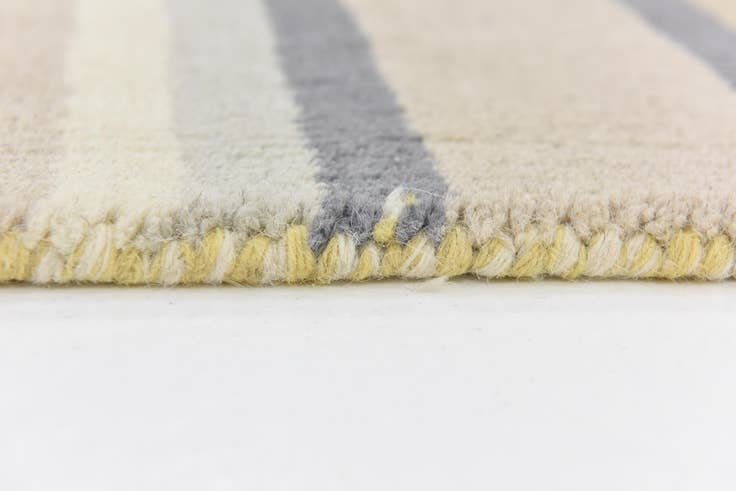 Detail image of 4' x 5' 6 Luna Wool Rug
