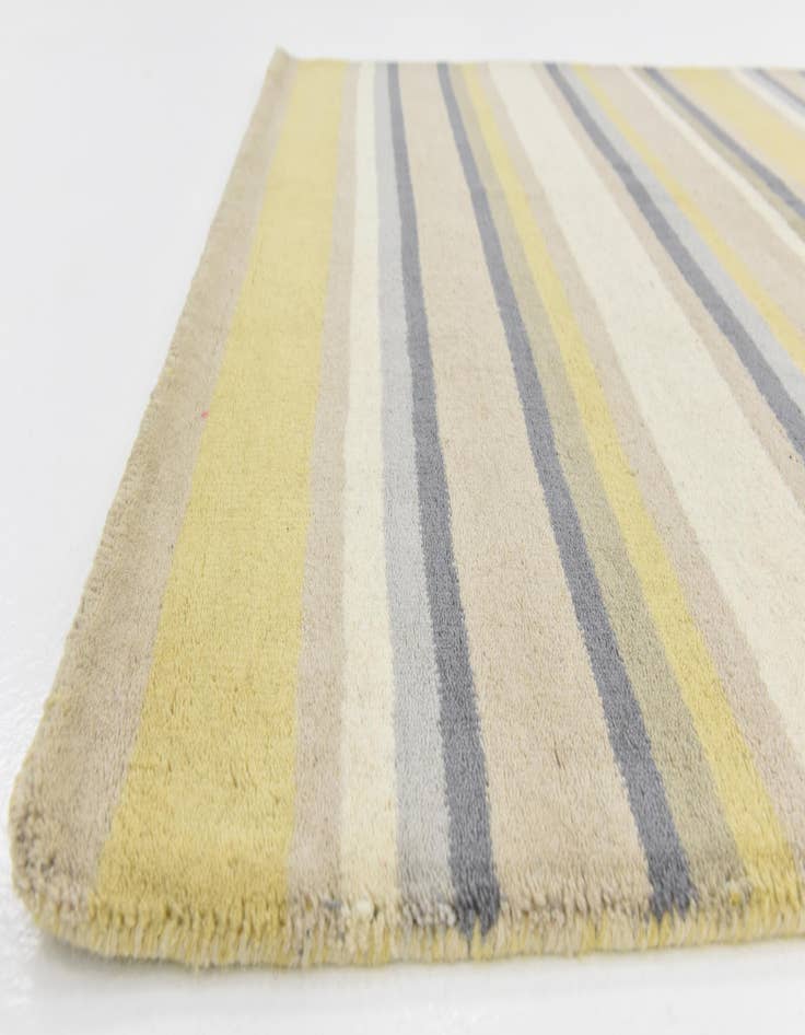 Detail image of 4' x 5' 8 Luna Wool Rug