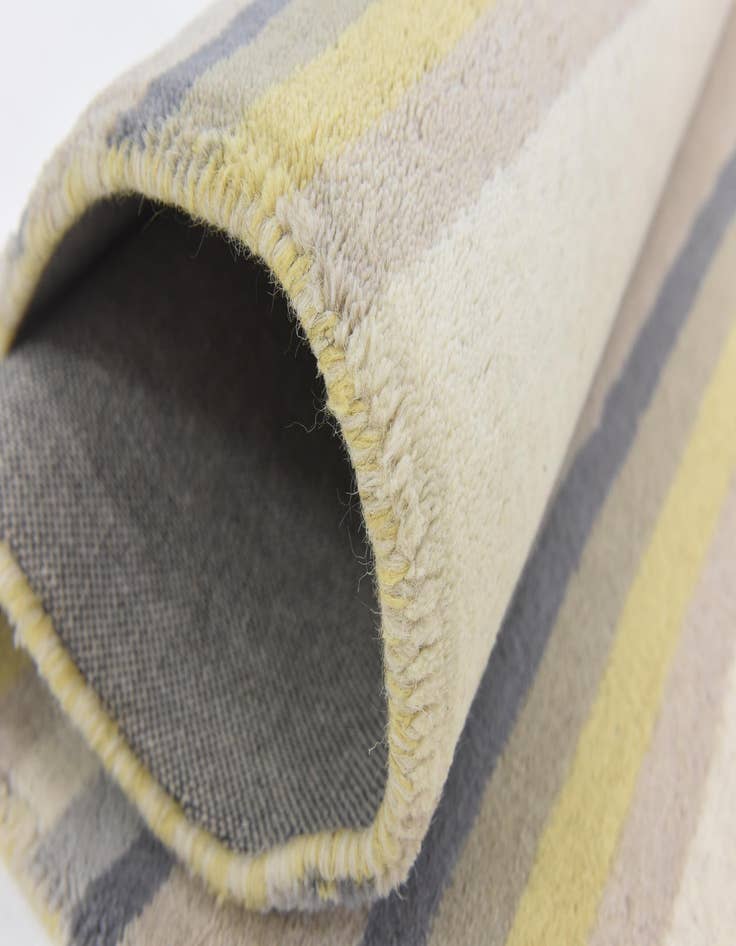 Detail image of 4' x 5' 8 Luna Wool Rug