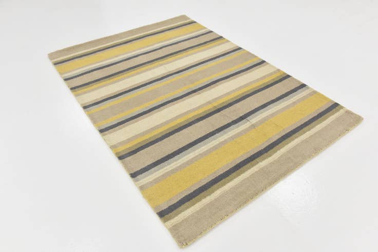 Detail image of 4' x 5' 7 Luna Wool Rug