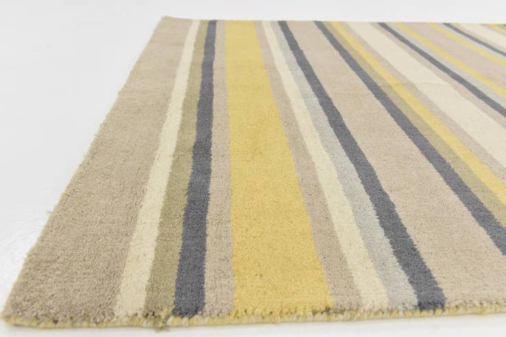 Detail image of 4' x 5' 7 Luna Wool Rug