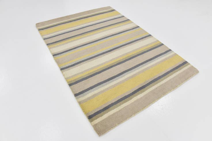 Detail image of 4' x 5' 7 Luna Wool Rug