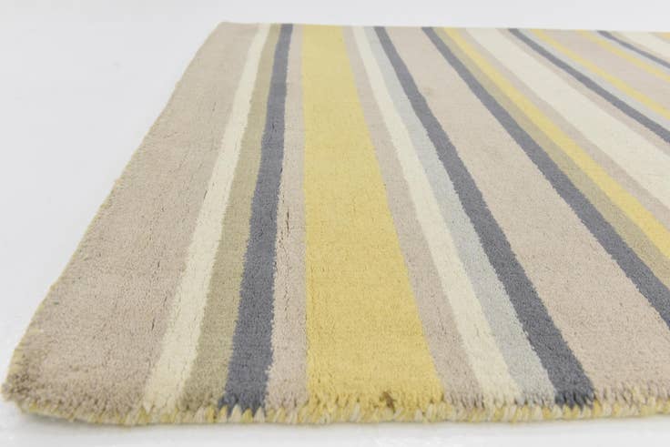 Detail image of 4' x 5' 7 Luna Wool Rug