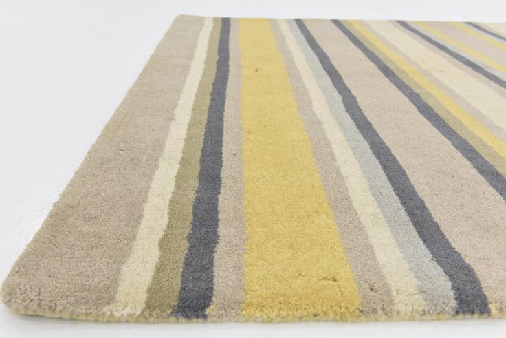 Detail image of 4' x 5' 7 Luna Wool Rug