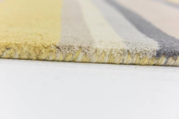 Detail image of 4' x 5' 7 Luna Wool Rug