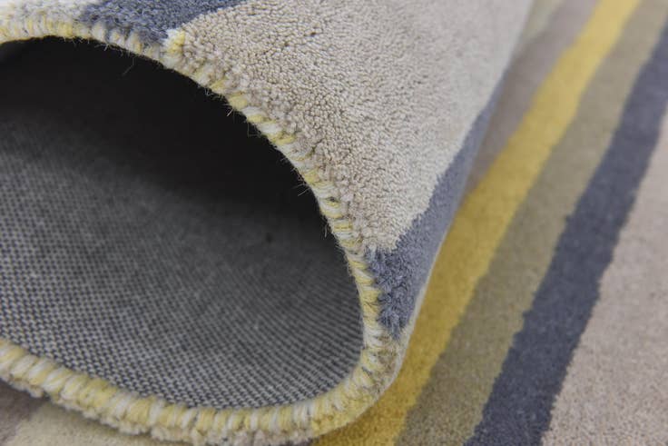 Detail image of 4' x 5' 7 Luna Wool Rug