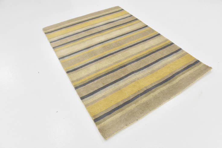 Detail image of 4' x 5' 7 Luna Wool Rug