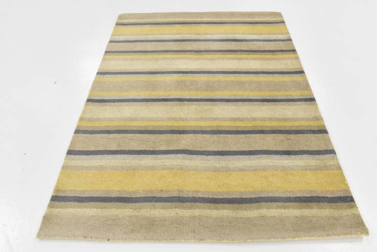 Detail image of 4' x 5' 7 Luna Wool Rug