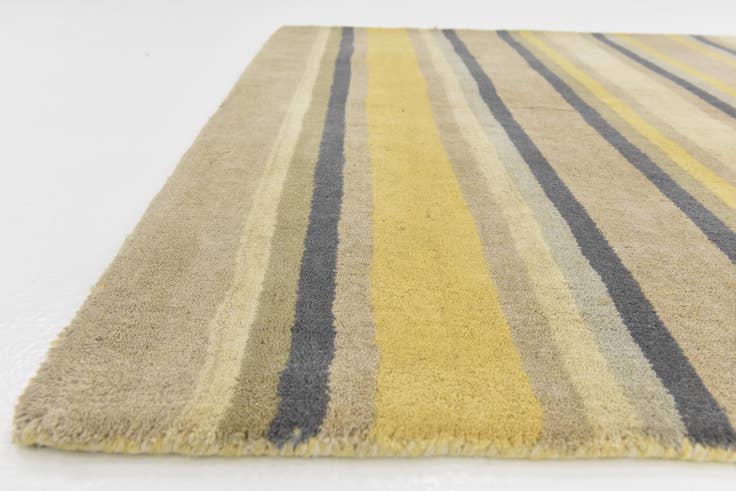 Detail image of 4' x 5' 7 Luna Wool Rug
