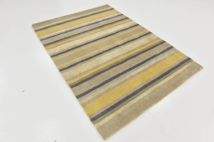 Detail image of 4' x 5' 7 Luna Wool Rug