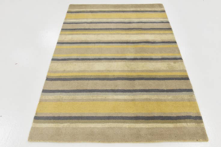 Detail image of 4' x 5' 7 Luna Wool Rug