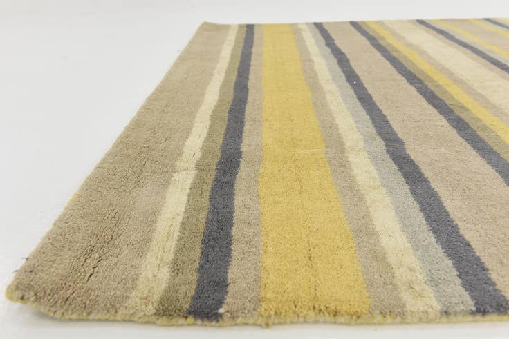 Detail image of 4' x 5' 7 Luna Wool Rug