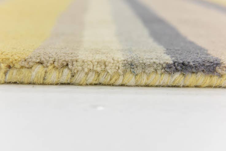 Detail image of 4' x 5' 7 Luna Wool Rug