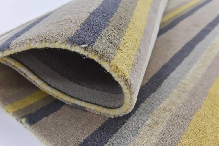 Detail image of 4' x 5' 7 Luna Wool Rug