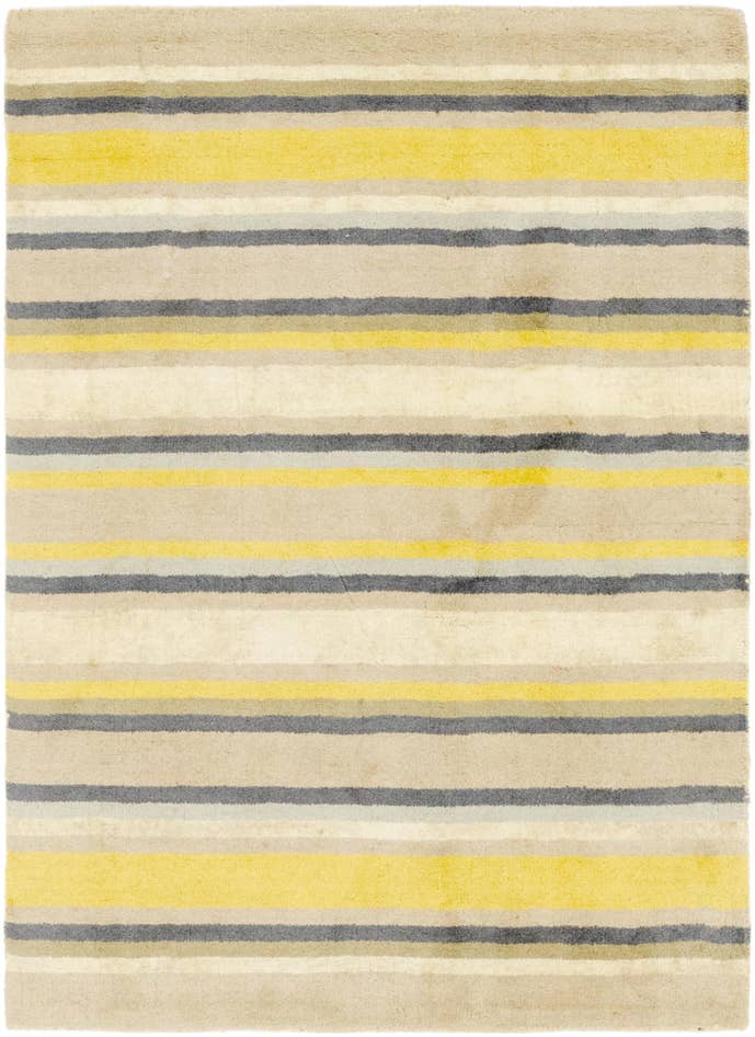 Detail image of 4' x 5' 7 Luna Wool Rug