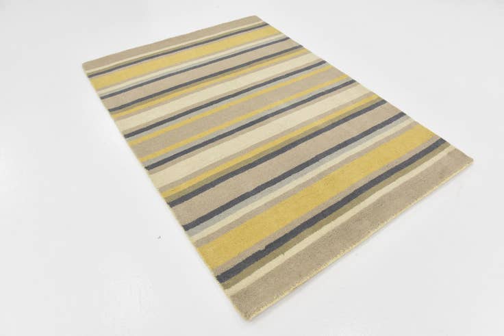 Detail image of 4' x 5' 7 Luna Wool Rug