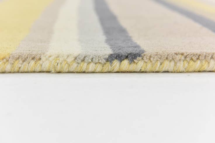Detail image of 4' x 5' 7 Luna Wool Rug