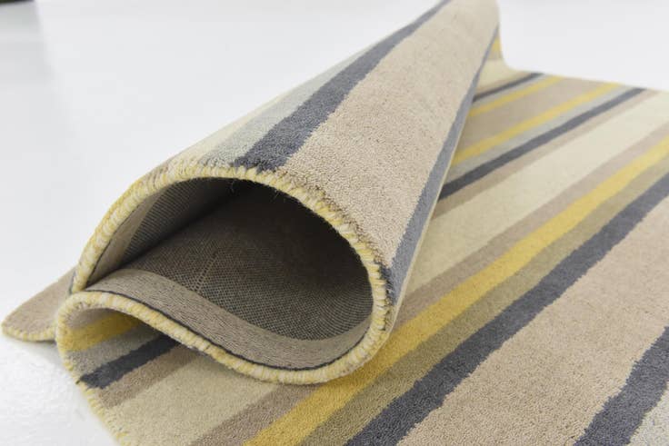 Detail image of 4' x 5' 7 Luna Wool Rug