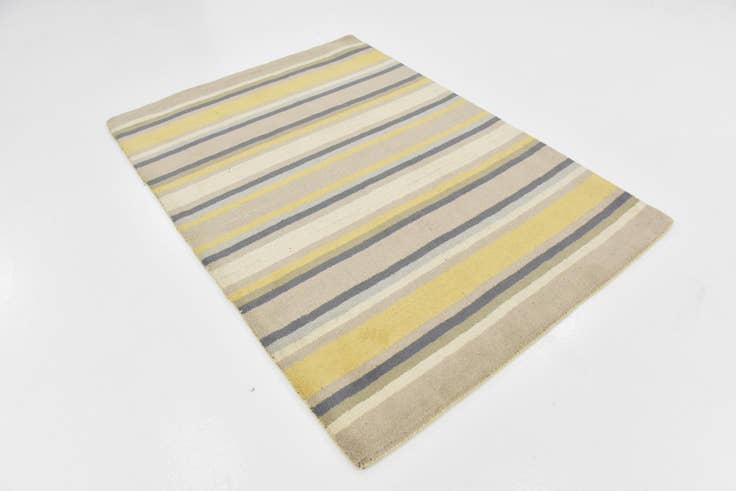 Detail image of 4' x 5' 7 Luna Wool Rug