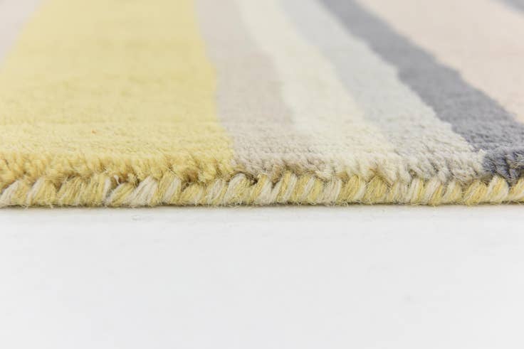Detail image of 4' x 5' 7 Luna Wool Rug