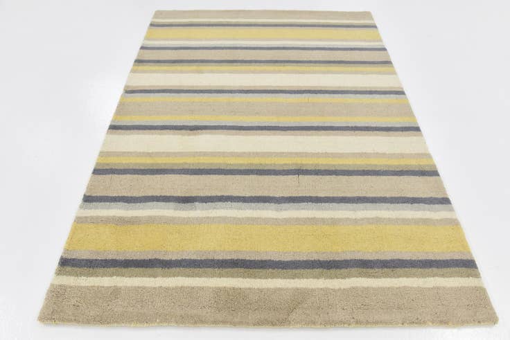 Detail image of 4' x 5' 7 Luna Wool Rug