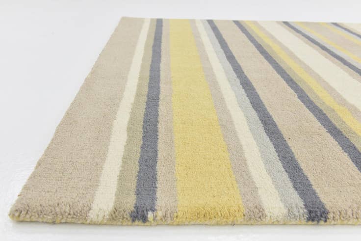 Detail image of 4' x 5' 7 Luna Wool Rug
