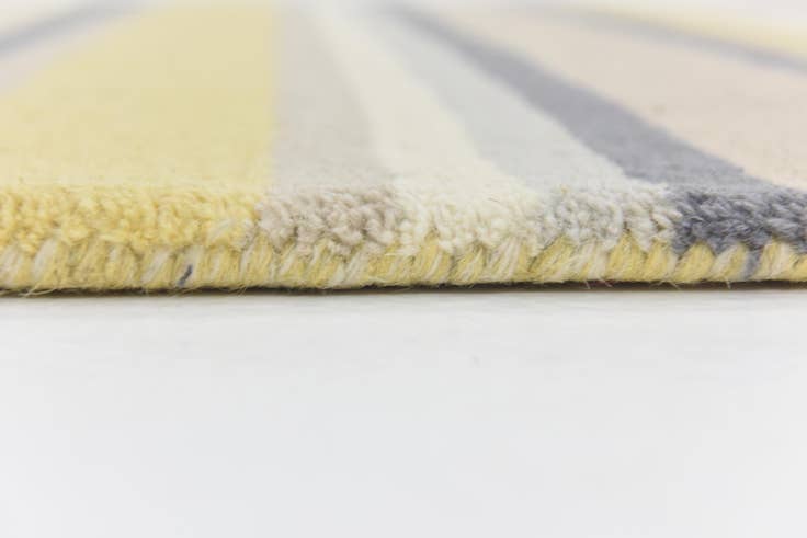 Detail image of 4' x 5' 7 Luna Wool Rug