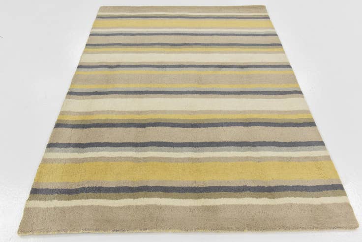 Detail image of 4' x 5' 7 Luna Wool Rug