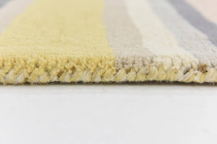 Detail image of 4' x 5' 7 Luna Wool Rug