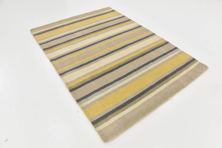 Detail image of 4' 2 x 5' 7 Luna Wool Rug