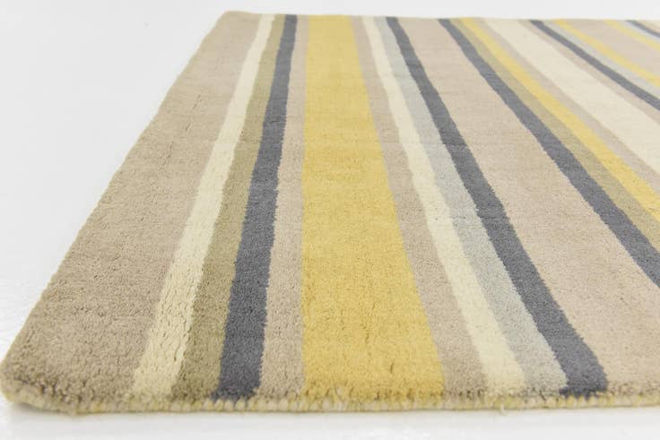 Detail image of 4' 2 x 5' 7 Luna Wool Rug