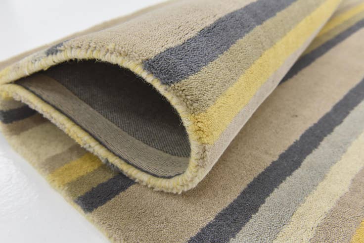 Detail image of 4' 2 x 5' 7 Luna Wool Rug