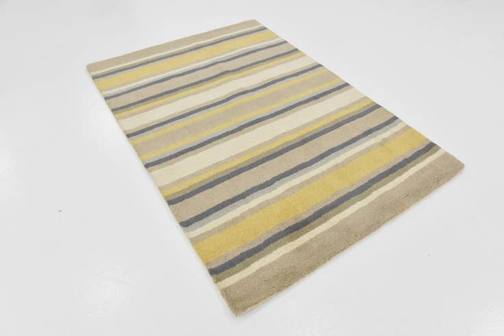 Detail image of 4' x 5' 7 Luna Wool Rug