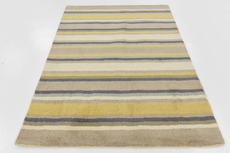 Detail image of 4' x 5' 7 Luna Wool Rug