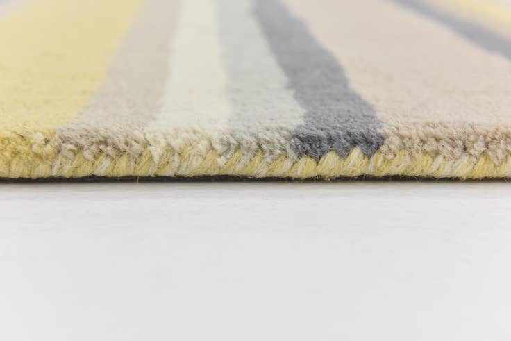 Detail image of 4' x 5' 7 Luna Wool Rug