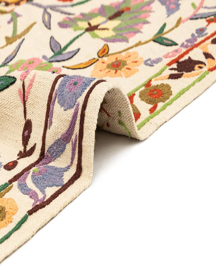 Detail image of 4' 9 x 6' 5  Hand Knotted Marok Kilim Rug