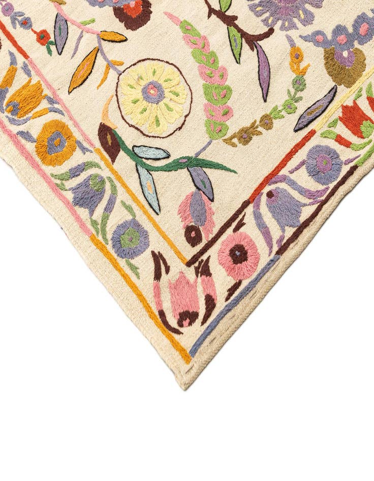 Detail image of 4' 9 x 6' 5  Hand Knotted Marok Kilim Rug