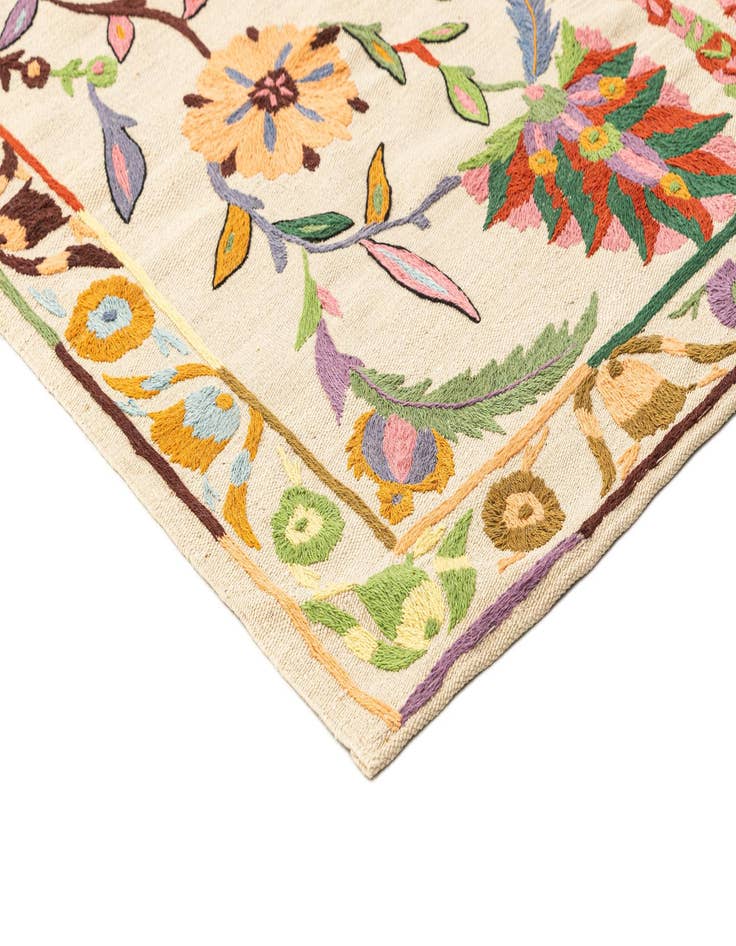 Detail image of 5' 5 x 7' 5  Hand Knotted Marok Kilim Rug