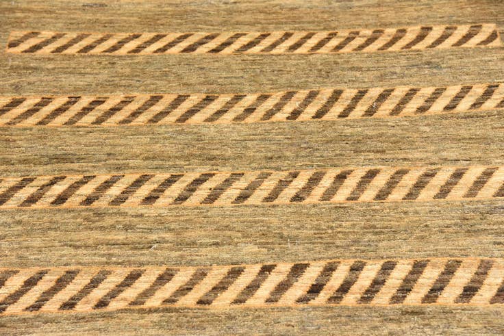 Detail image of 3' 11 x 5' 10 Hand Knotted Modern Ziegler Oriental Rug