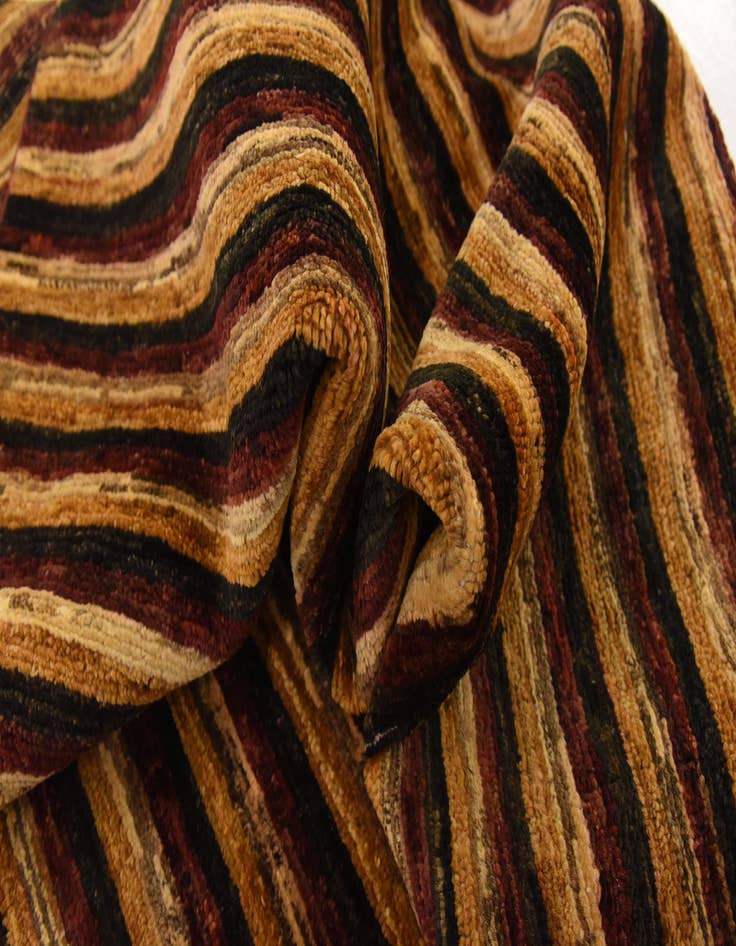 Detail image of 4' 10 x 6' 8  Hand Knotted Modern Ziegler Rug