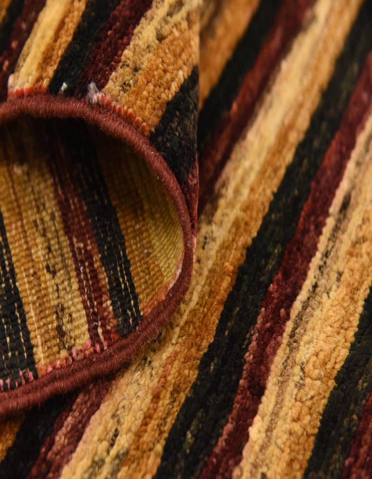 Detail image of 4' 10 x 6' 8  Hand Knotted Modern Ziegler Rug