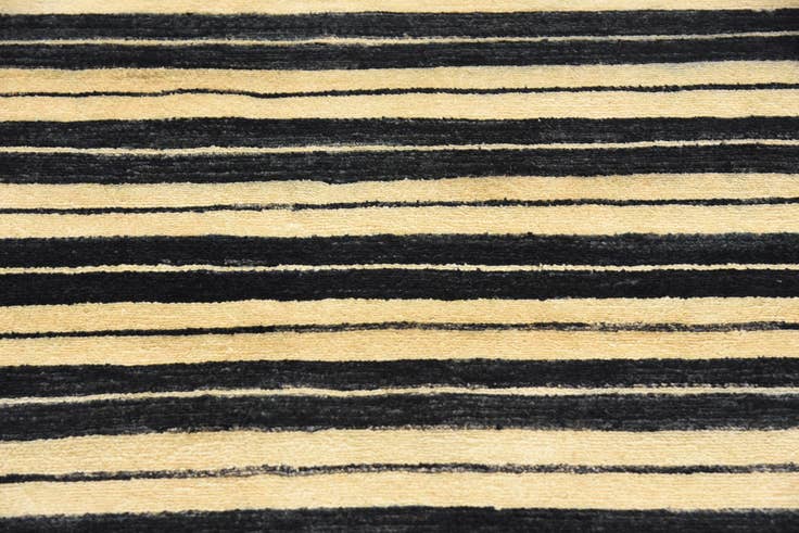 Detail image of 3' x 4' 10 Hand Knotted Modern Ziegler Rug